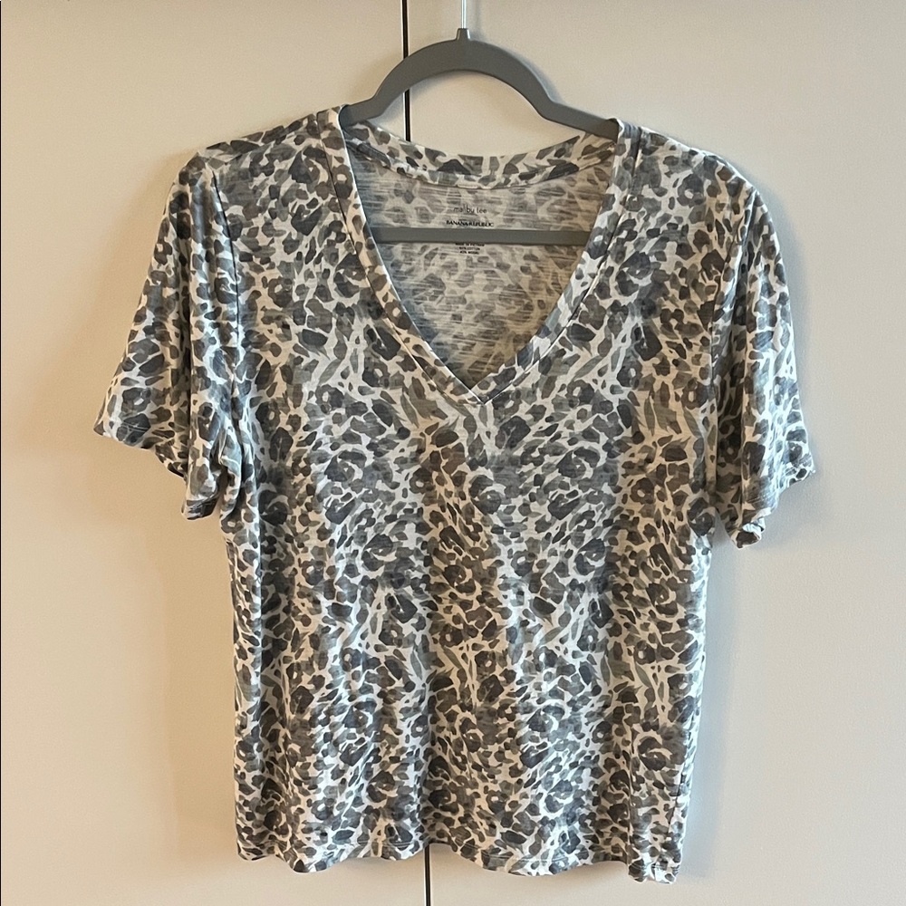 Banana Republic Gray Leopard Print V-Neck Tee